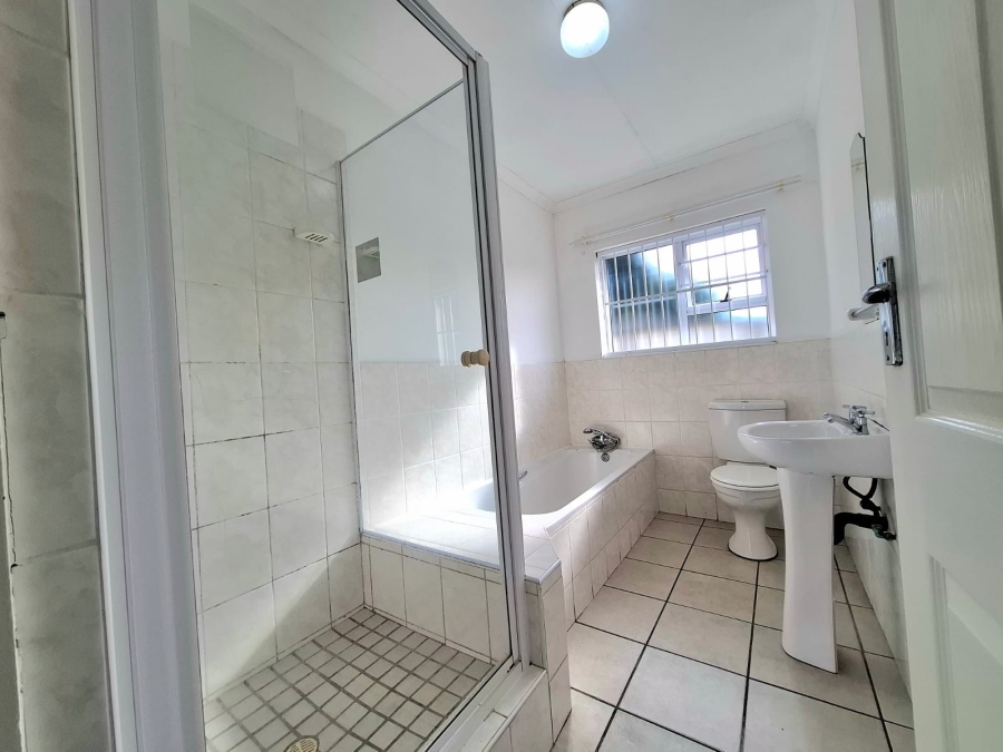 3 Bedroom Property for Sale in Cambridge West Eastern Cape